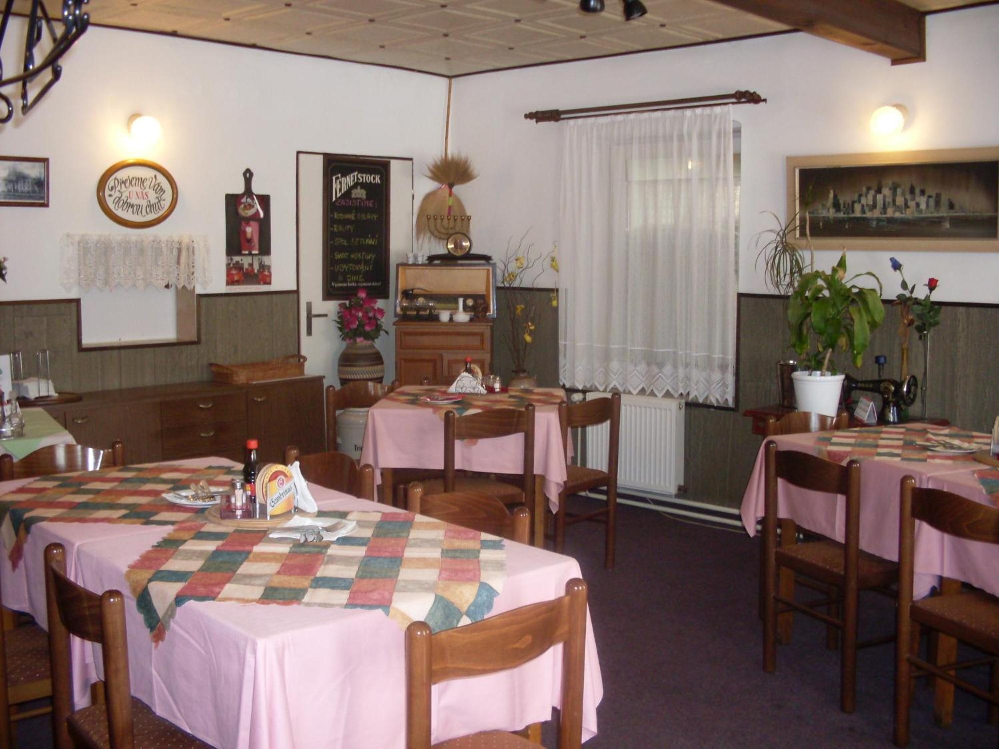 Pension U Kastanu Karlovy Vary Exterior photo